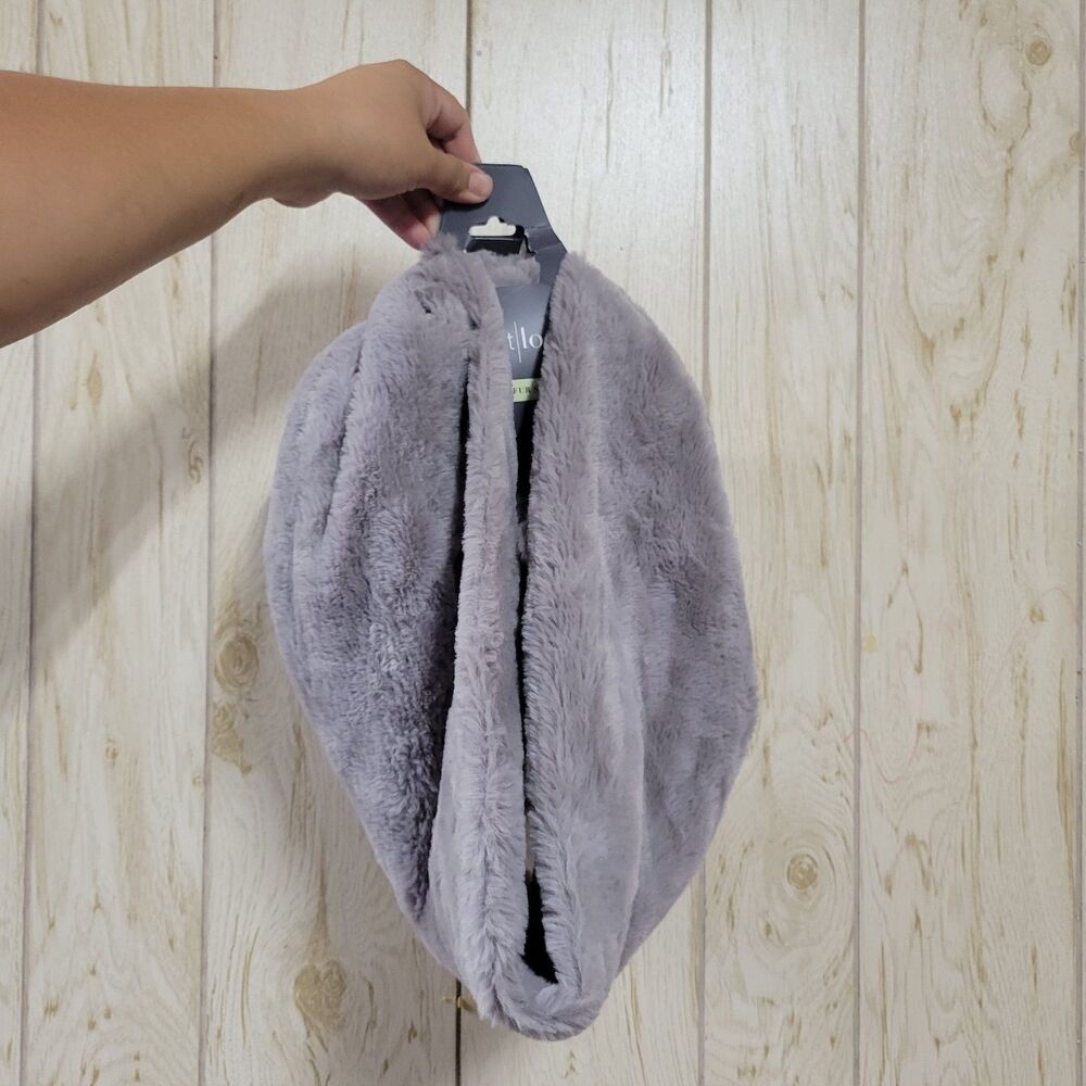 West Loop Gray Faux Fur Scarf